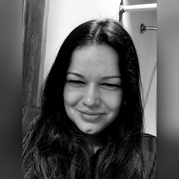 Meet your Posher, Michelle - Picture 3 of 3